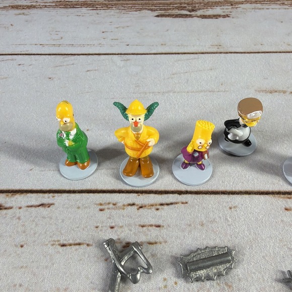 Clue The Simpsons Board Game Replacement Parts Weapons Figures Pawns – Used - Picture 2 of 4